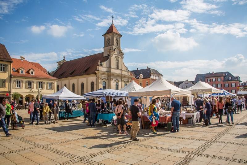 Stánok na predaj z dvora - photo